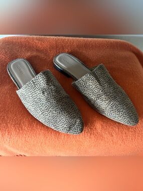 Old Navy Slip-On Pointed Mules with Animal Print